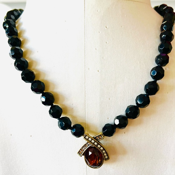 Heidi Daus 🆕 black & gold necklace